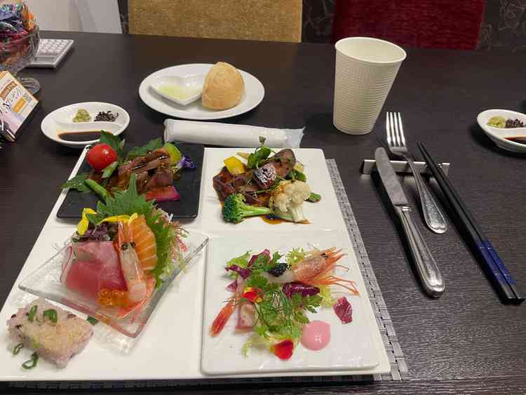 試食。和と洋の食べ比べコースでした。