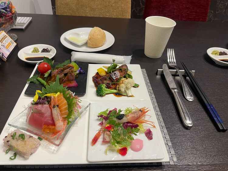 試食。和と洋の食べ比べコースでした。