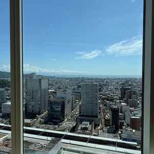 披露宴会場からの景色。新幹線や水平線など普段見ることのない目線から眺めることが出来面白かったです。