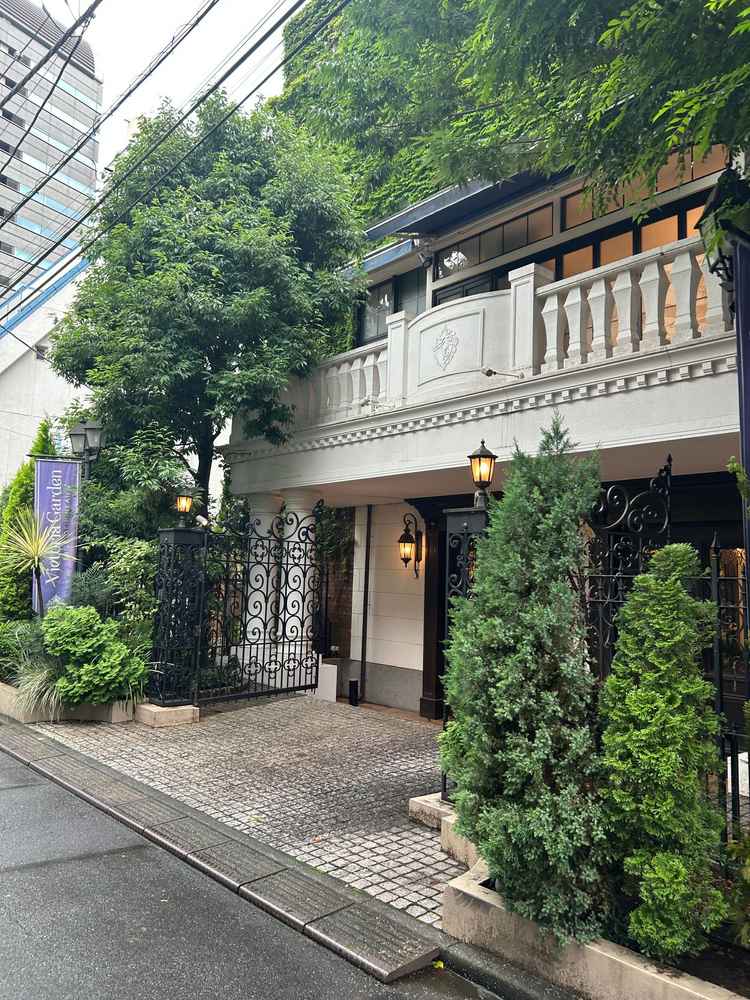 外観です。緑が多く秘密屋敷のようで素敵でした。