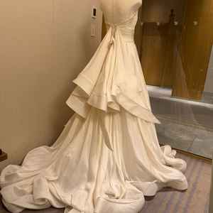 ウェディングドレスが飾ってありました