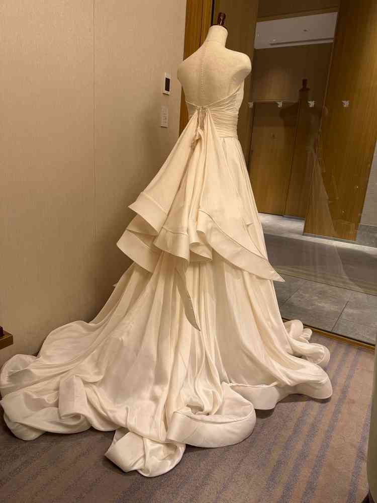 ウェディングドレスが飾ってありました