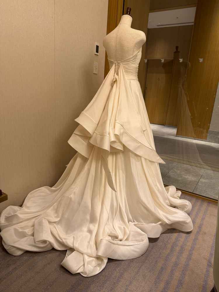 ウェディングドレスが飾ってありました