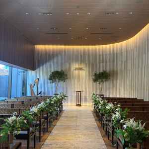 光がしっかり入る教会で緑も水もありすごくよかったです