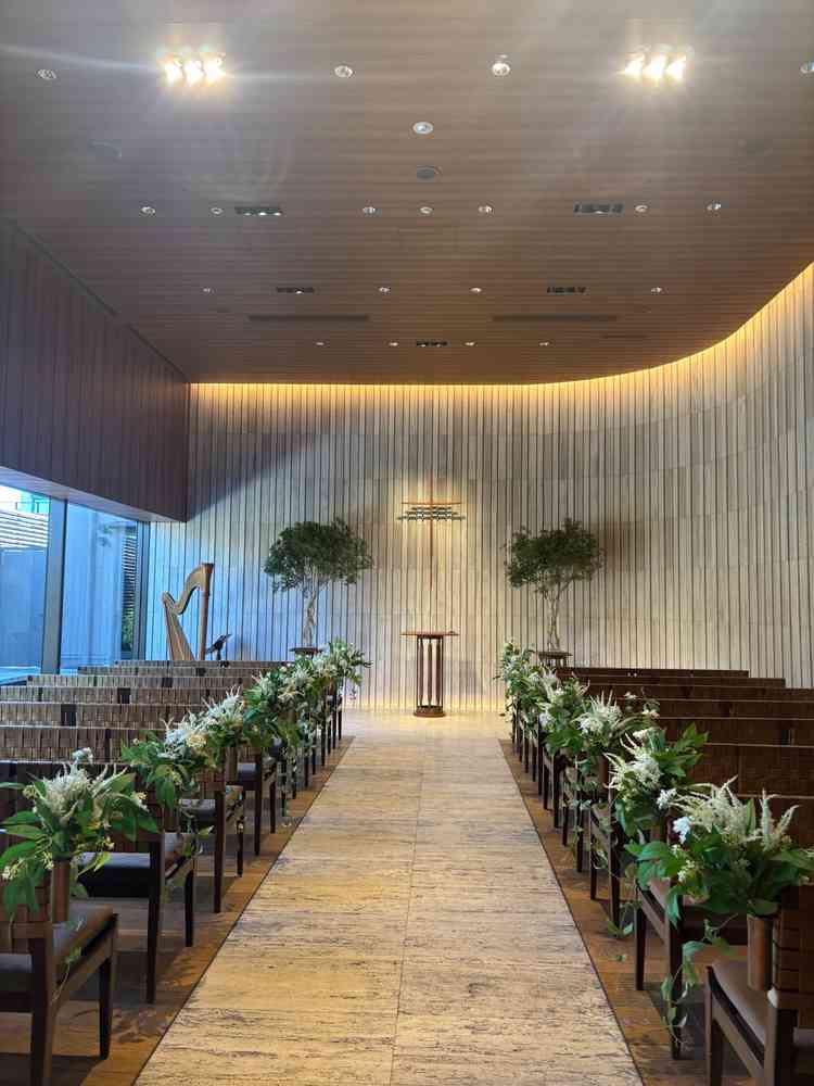 光がしっかり入る教会で緑も水もありすごくよかったです