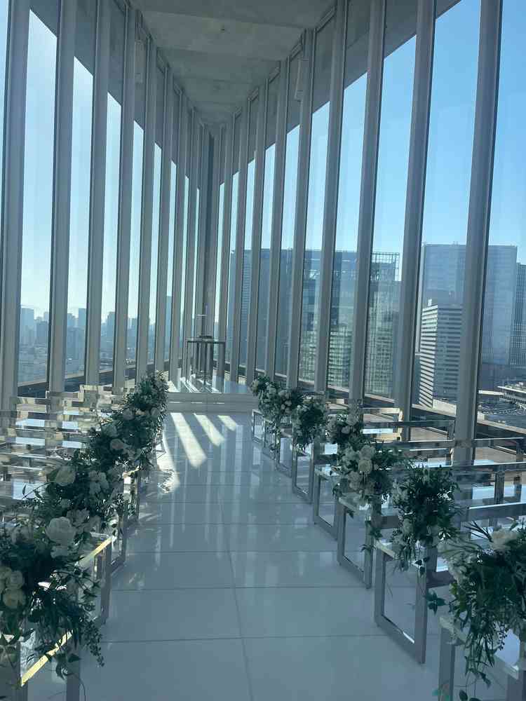 天空のチャペル。着くまでに窓がない道を進むため、開放感やインパクトを強く感じた。