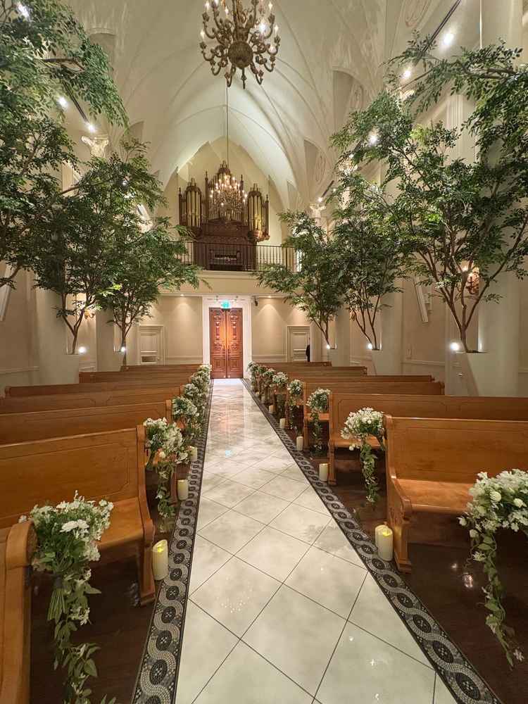 挙式会場の舞台から来賓席側を撮った写真