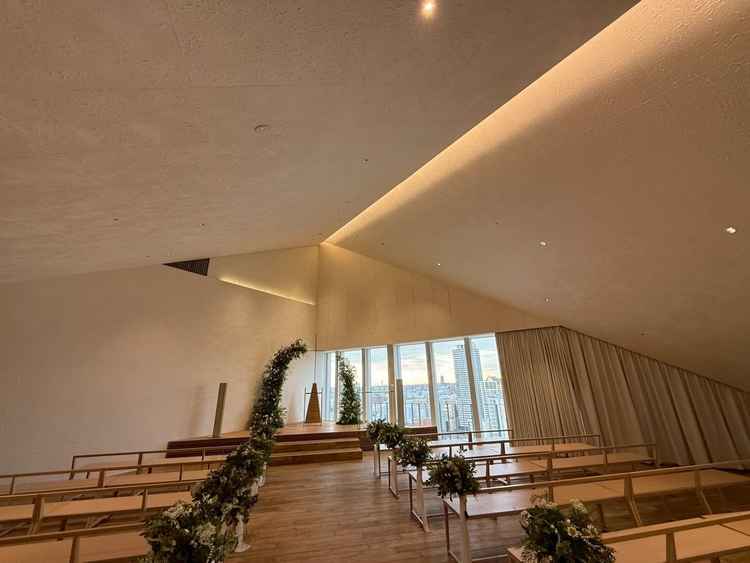 チャペルも2種類あり、好みに合わせて選べるのも良かったです。開放感があり良かったです。