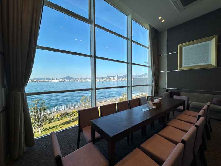 親族控室の写真。海が一望できて素敵でした。