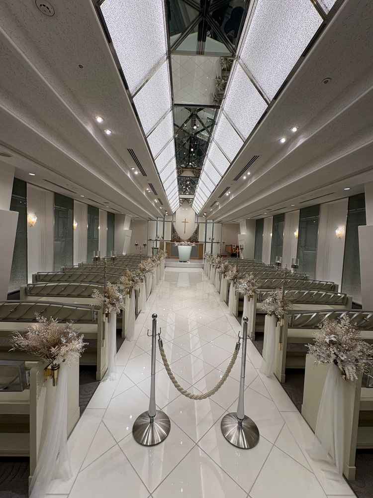 挙式会場です。照明の演出がとても良かったです。