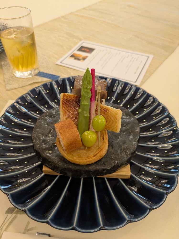 コースのメイン料理。ずっとあたたかいお料理が食べられて良かったです。