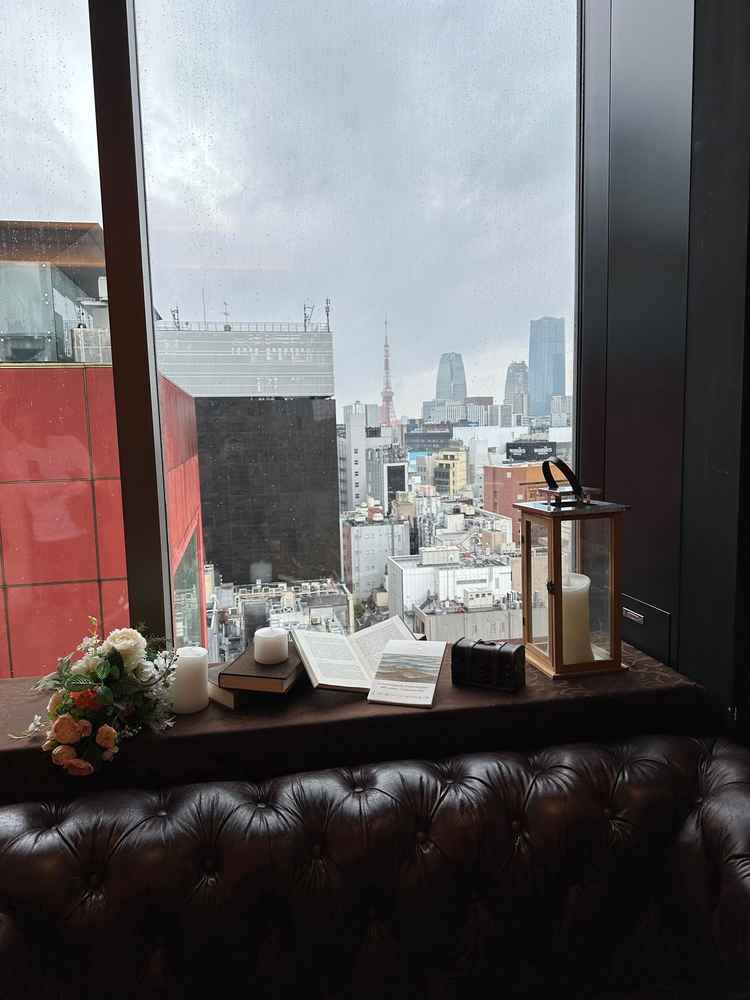 披露宴会場に入る前の前室から東京タワーが見えました。