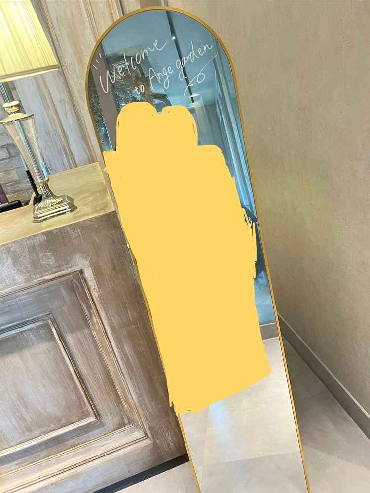 入り口に鏡があり、見学時には名前を書いて写真が撮れるようになってました。