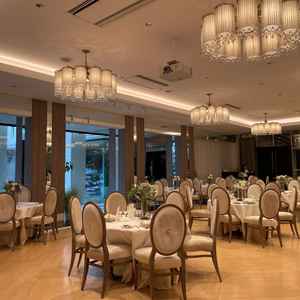 広くて開放的な披露宴会場でした。ガーデンが見えて、リラックスできる点も良いです。