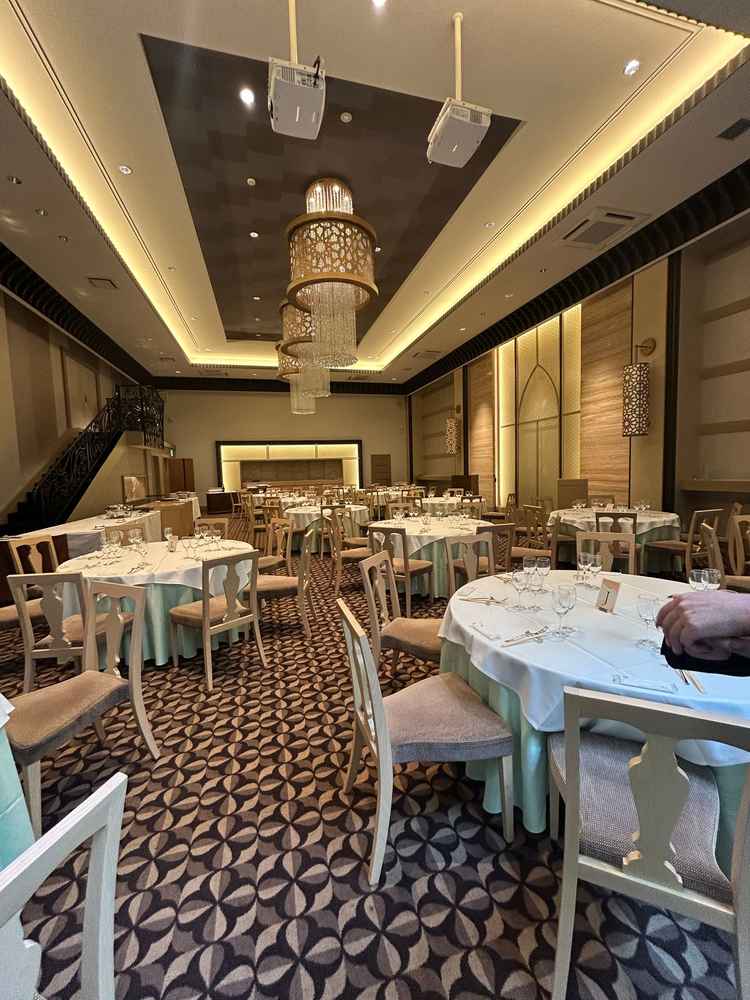 少人数婚なので広さを心配していましたが、6テーブル程でも違和感なく配置できるとのことで安心しました。