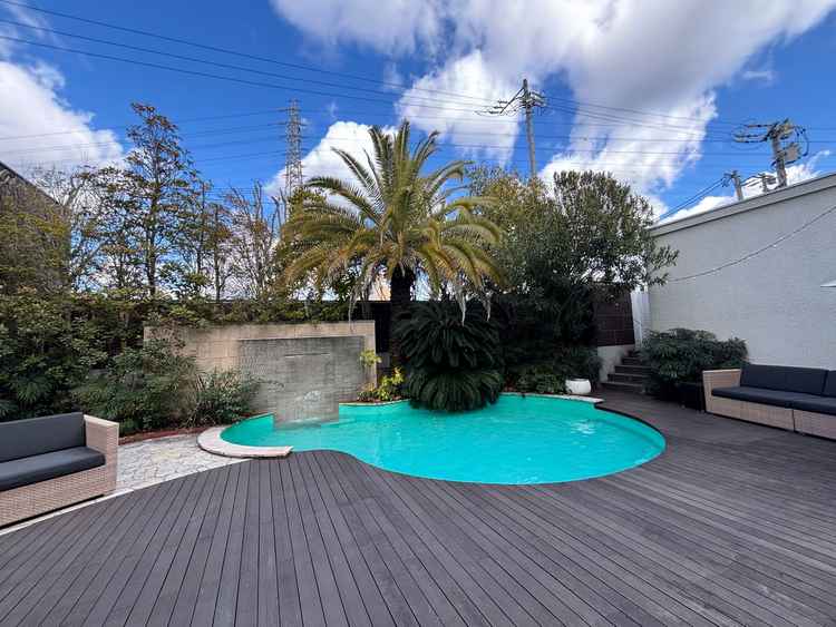 お庭。様々な活用方法あり。外側が見えることなく、プライベート空間は保たれている。