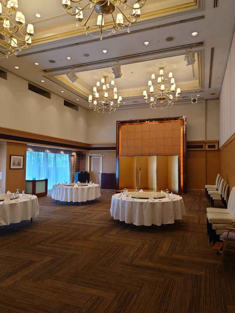 披露宴会場。とても開放感があり素敵でした。