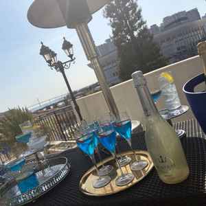 3Fウェルカムドリンクコーナー。横浜の景色が一望できる。