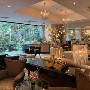 披露宴会場の横にある休憩スペース？のような空間は、子ども参列が多い式にはとてもよさそうだった！