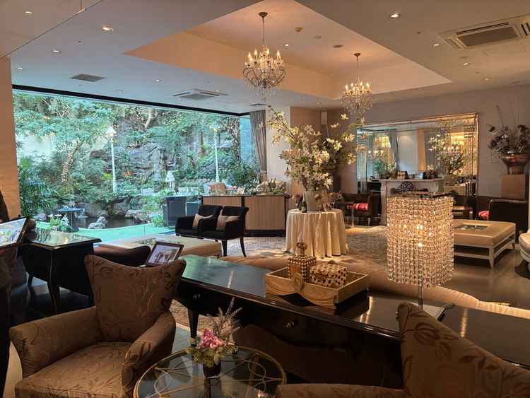 披露宴会場の横にある休憩スペース？のような空間は、子ども参列が多い式にはとてもよさそうだった！