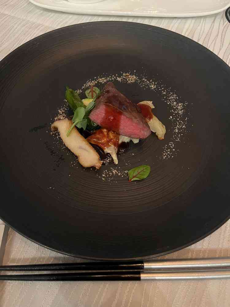 コース料理の中でこちらは他の式場と比べてもお肉が本当に柔らかくいいお肉を使っていることがわかりました