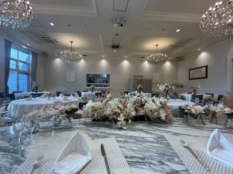 フランスをイメージした披露宴会場です。