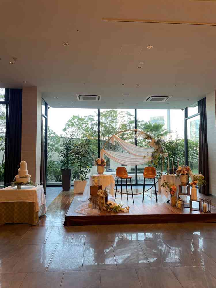 後ろのガーデンが貸切で使えたり、圧迫感なくちょうど良い広さ