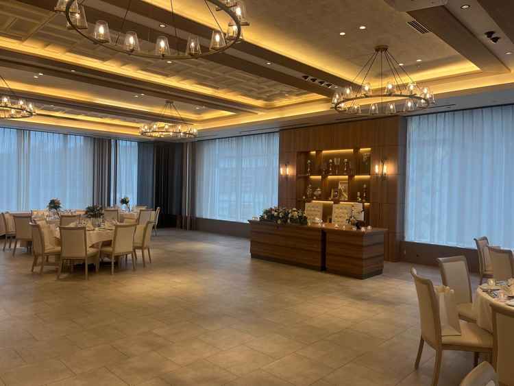 披露宴会場が3面窓で明るく、雰囲気も良かった