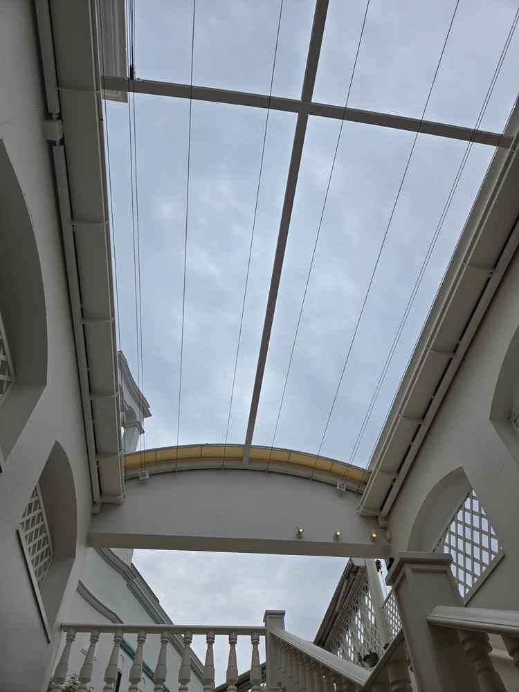 ガーデンも移動の道も屋根が出てくるようになっていて、雨や夏の暑さ等を気にしなくて良いのは素晴らしい。