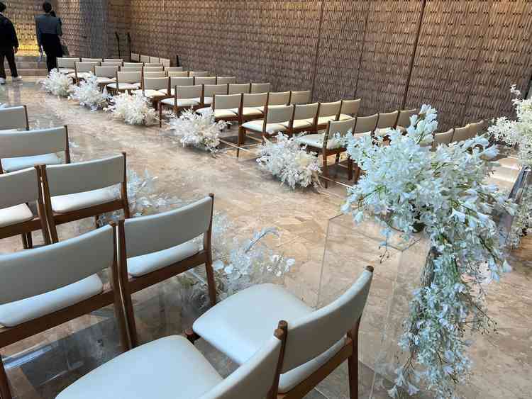 広々としたチャペルのお席