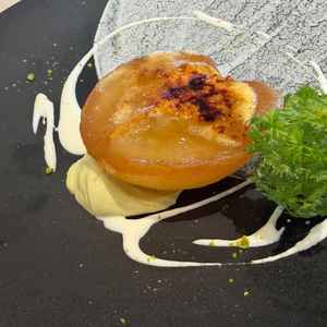 デザートのラ・フランス。初めて食べた味で、とても美味しかったです。