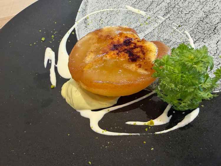 デザートのラ・フランス。初めて食べた味で、とても美味しかったです。