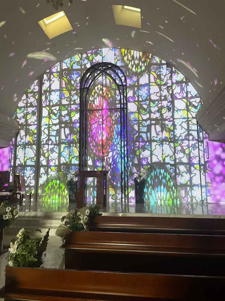 チャペルのプロジェクションマッピングは迫力があり圧巻でした。