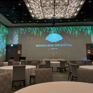 この270度スクリーンがいちばんの魅力であり他と違う点だと思います。