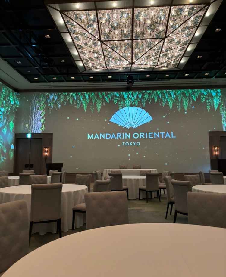 この270度スクリーンがいちばんの魅力であり他と違う点だと思います。