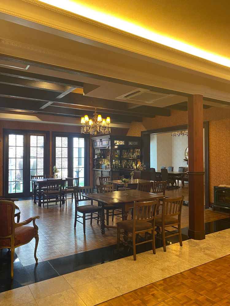 ゲストの待合です。アンティークのものがたくさん置いてあり、本当に邸宅のようでした。