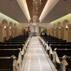 室内チャペルの写真。70名ほど収容可能。