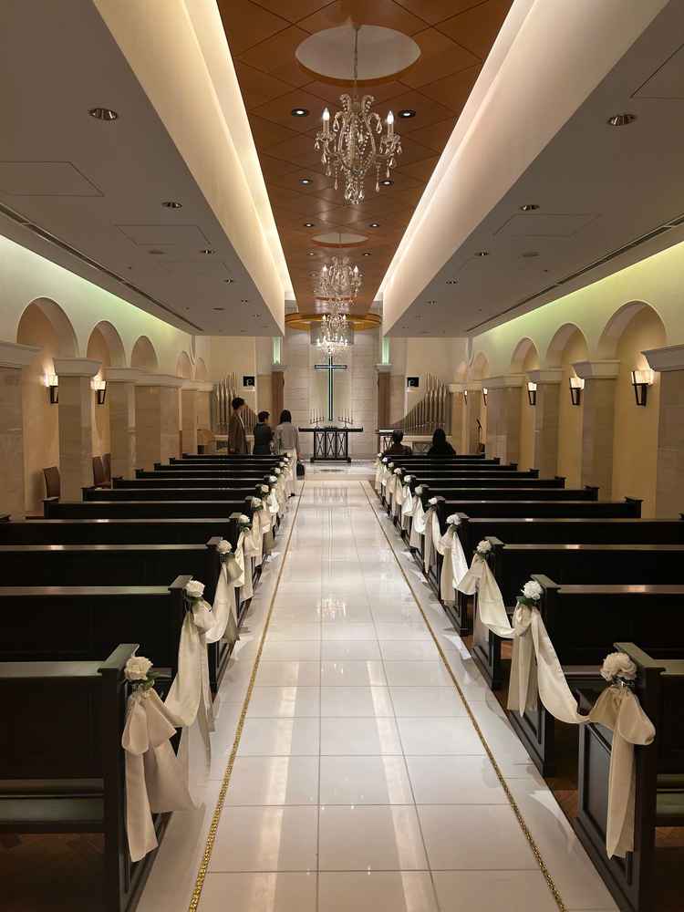 室内チャペルの写真。70名ほど収容可能。