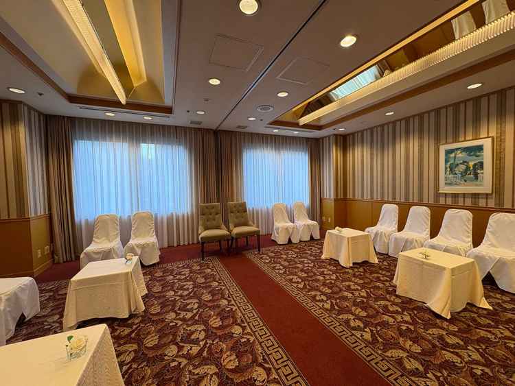 親族待合室。結婚式前に両家の紹介の時間を設けることができるとのことでした。