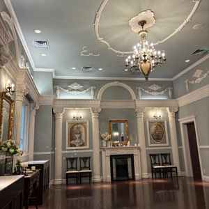 受付や前撮りで使える美術館をイメージされた空間。