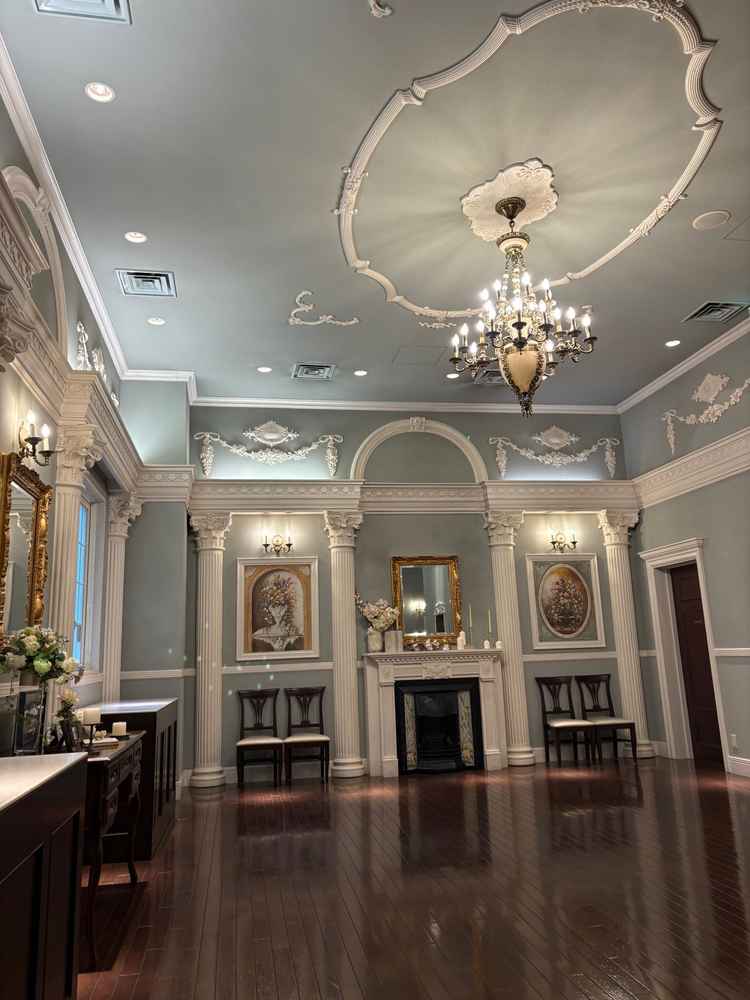 受付や前撮りで使える美術館をイメージされた空間。