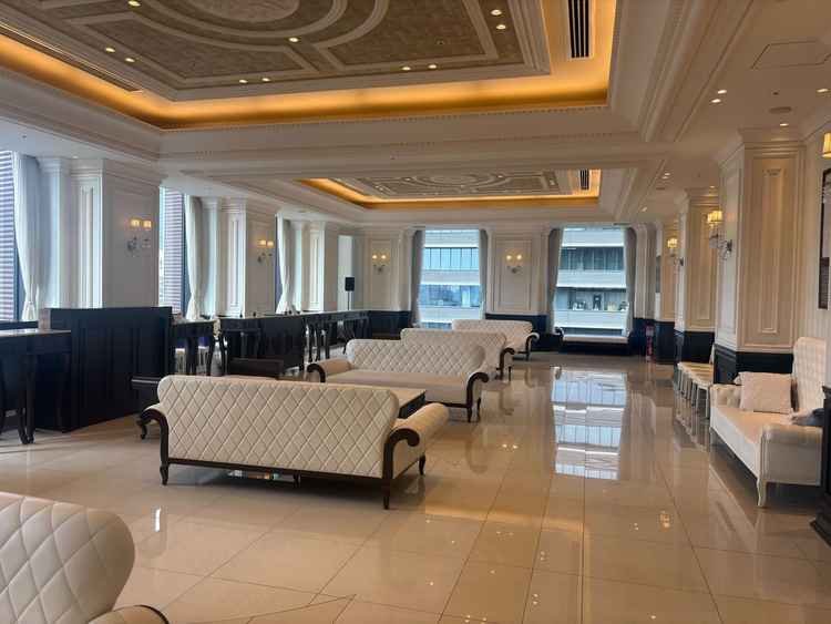 ゲストの方の待合室。窓があり、開放感がありました。