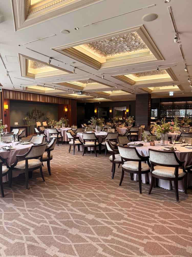 シックな落ち着いた雰囲気で色々な設備がすぐ近くにありとても利用しやすいことが伝わりました