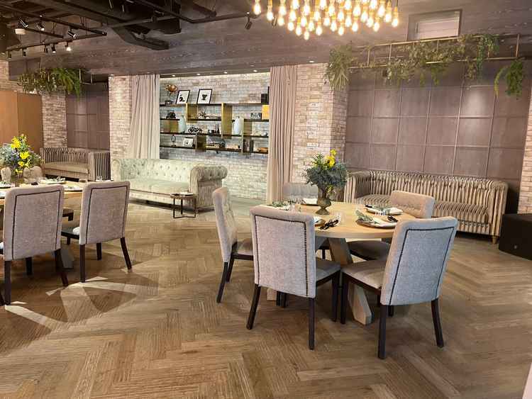 披露宴会場の高砂