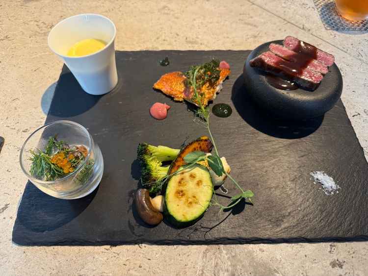 前菜からデザートまで試食できとても参考になりました。フレンチですが、和を感じるようなお料理です。