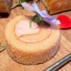 いちごのロールケーキ