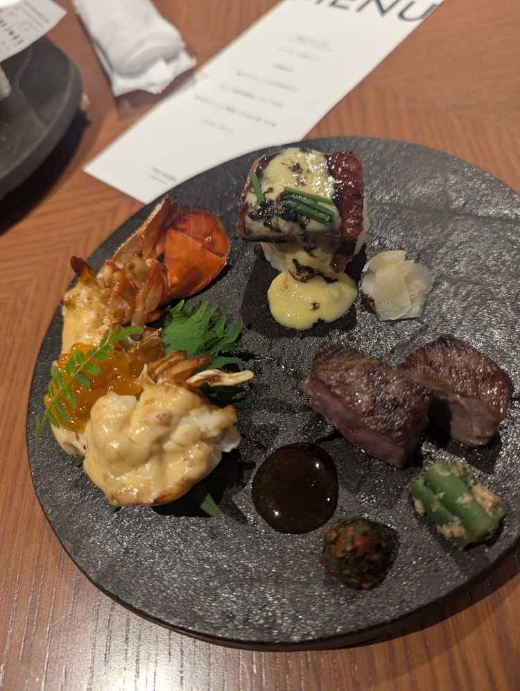 コースの試食です、ご飯物と魚料理とメインディッシュです。