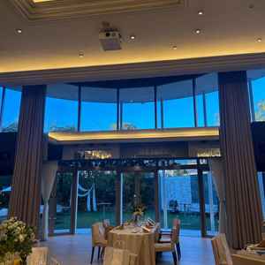 披露宴会場はガーデンと続いており、行き来できるのが良い点でした。