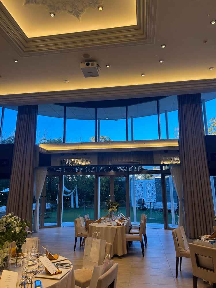 披露宴会場はガーデンと続いており、行き来できるのが良い点でした。