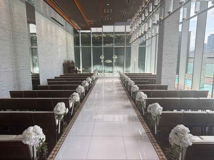 楽しみにしていたチャペル。雨の日でも明るいと聞きました。